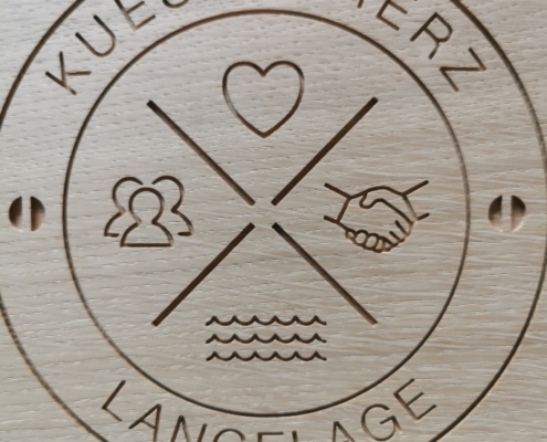 Familienlogo in Holz gefräst