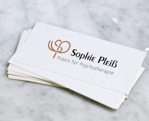 Logodesign für eine Psychotherapeutische Praxis mit Initialen auf e